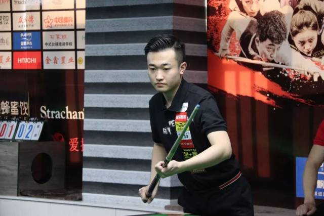 在清晨的薄 在清晨的薄